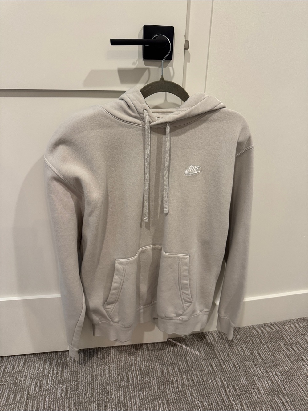 Nike Men's Hooded Pullover Sweatshirt in Light Gray